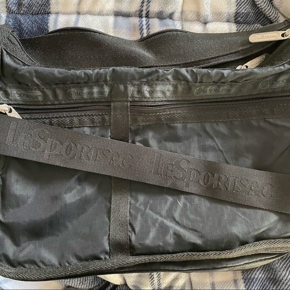 LeSportsac Classic Hobo Shoulder & Crossbody Bag - Picture 2 of 3